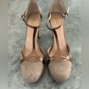 Tahari Angela t-strap Mary Janes tan suede heels. Retro style. Size 9.5